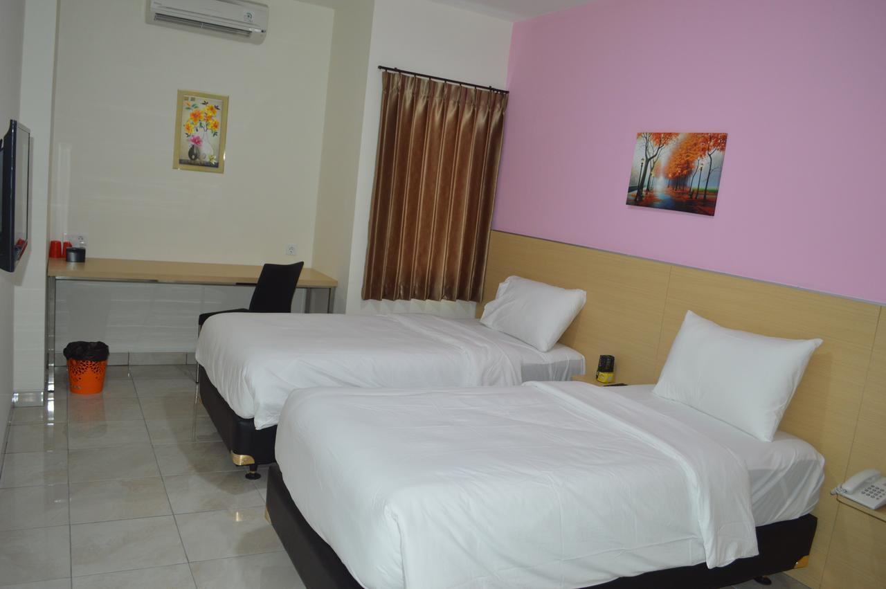 I&M Hotel Surabaya Exterior foto